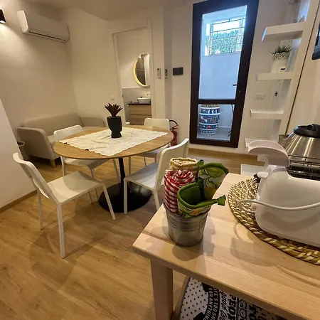 Mood's Apartment